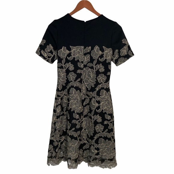 TADASHI SHOJI Sabi Gold Lace Metallic Short Sleeve Shift Dress - Picture 5 of 12